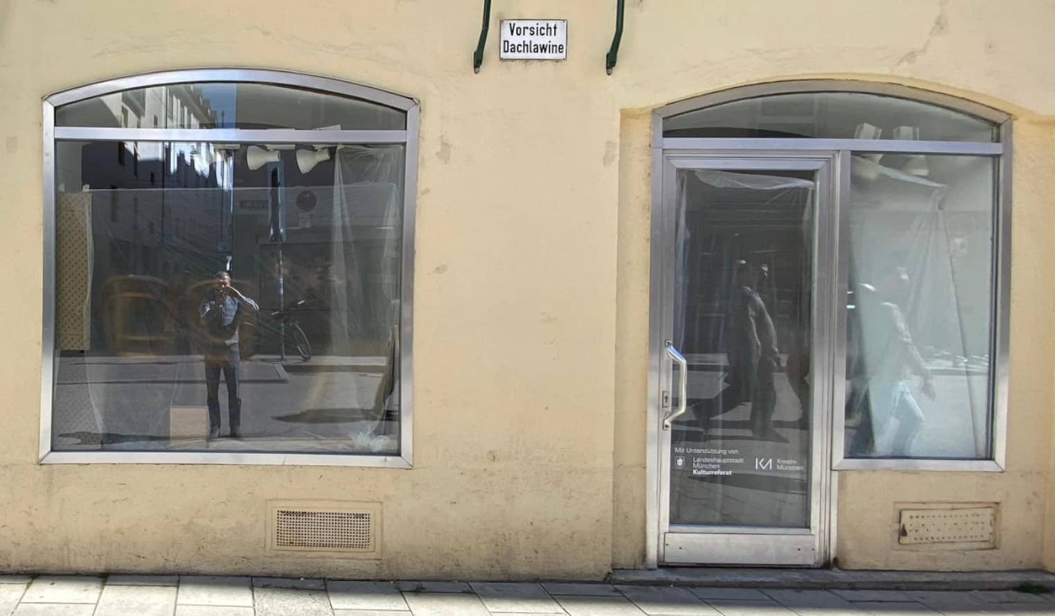 hoepp-fenster-und-tueren-muenchen-fensterprojekt-mainger-davor